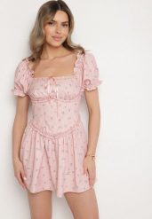 Różowa Sukienka Vices z Bufkami Falbankami i Wiązaniem w Kwiaty Tolalira. Czerwone sukienki Born2be, na co dzień, l, z aplikacjami, eleganckie, bez kołnierzyka, bez ramiączek. Za 129.99 zł.