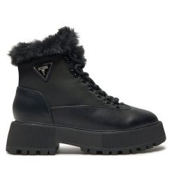 Trapery Guess. Czarne traperki Guess, z aplikacjami, bez obcasa, bez zapięcia. Za 879.99 zł.