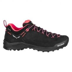 Buty trekkingowe damskie Salewa Wildfire Leather Gtx. Czarne buty trekkingowe Salewa, bez wzorów, z materiału, bez zapięcia, trekkingowe. Za 849.99 zł.