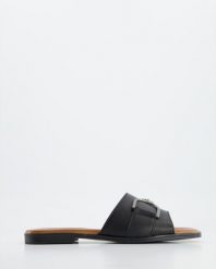 CZARNE KLAPKI DAMSKIE P334140 BLACK. Czarne klapki Venezia, bez wzorów, ze skóry, bez obcasa, bez zapięcia. Za 159.00 zł.