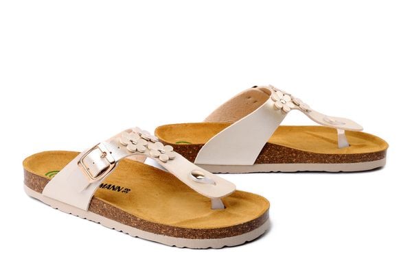 DR. BRINKMANN 700886-08 beige, klapki jsponki damskie. Brązowe klapki Dr. Brinkmann, bez wzorów, bez obcasa, bez zapięcia. Za 174.90 zł.