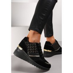 Czarne Sneakersy Anatachus. Czarne buty sportowe lifestyle Renee, z aplikacjami, eleganckie, przed kostkę, bez zapięcia. W wyprzedaży za 75.99 zł.