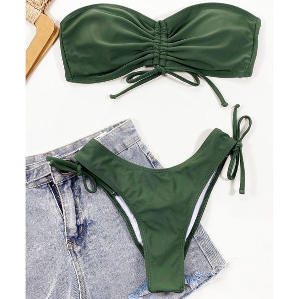 Strój kąpielowy dwuczęściowy z marszczeniem i wiązaniem na bokach Peggi. Zielone bikini Intica, bez wzorów, z materiału. Za 139.00 zł.