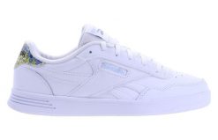 Buty do chodzenia damskie Reebok Court Advance. Białe buty treningowe Reebok, bez wzorów, z materiału, przed kostkę, bez zapięcia, trekkingowe. Za 320.00 zł.