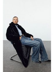 Trendyol Płaszcz pluszowy w kolorze czarnym rozmiar: 40. Czarne płaszcze Trendyol, bez wzorów, bez kaptura. Za 291.45 zł.