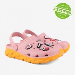 Damskie klapki Coqui różowe rozmiar 36. Brązowe klapki Coqui, bez wzorów, klasyczne, bez obcasa, bez zapięcia. Za 138.99 zł.