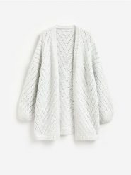 Ażurowy kardigan - jasnoszary. Szare swetry Reserved, l, w ażurowe wzory, z dzianiny, bez ramiączek. Za 149.99 zł.