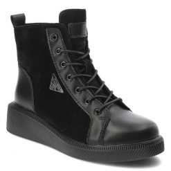 Czarne Botki Filippo Stylowe Obuwie Damskie. Czarne botki Filippo, z aplikacjami, ze skóry, eleganckie, bez obcasa, na koturnie, bez zapięcia. Za 209.00 zł.