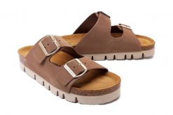 DR. BRINKMANN 700348-08 beige, klapki damskie. Brązowe klapki Dr. Brinkmann, bez wzorów, ze skóry, bez obcasa, bez zapięcia. Za 294.90 zł.