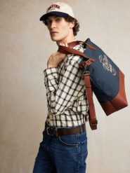 Torba unisex ze skórzanymi elemantami granatowo-brązowa Arvis 00. Brązowe shopper bag BIG STAR, z aplikacjami, z lakierowanej skóry, przez ramię, duże, lakierowane. W wyprzedaży za 299.99 zł.