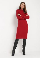 Bordowa Wełniana Sukienka z Kapturem w Prążki Tyrwe. Czerwone sukienki Born2be, na co dzień, bez wzorów, z jeansu, eleganckie, bez kołnierzyka, bez ramiączek, midi, proste. Za 109.99 zł.