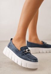 Granatowe Skórzane Mokasyny na Grubej Podeszwie Zdobione Perforacją i Łańcuszkiem Ariuk. Niebieskie mokasyny Born2be, z aplikacjami, z dzianiny. Za 169.99 zł.