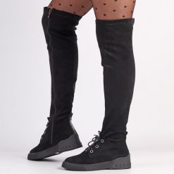 Czarne zamszowe kozaki damskie na traperze Suzana 480 Gruby Spód. Czarne kozaki Suzana, bez wzorów, z zamszu, bez obcasa, na obcasie, bez zapięcia. Za 299.00 zł.