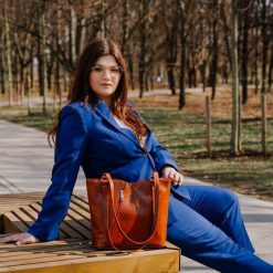 Shopperka skórzana DAN-A 706 camelowa. Brązowe torebki klasyczne DAN-A, bez wzorów, ze skóry, biznesowe, bez dodatków. Za 379.99 zł.