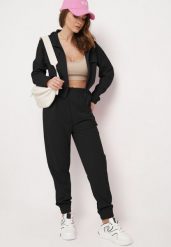 Czarny Komplet Dresowy z Prążkowanego Materiału Bluza z Kołnierzykiem i Spodnie z Gumką w Pasie Kerulla. Czarne bluzy Born2be, s, bez wzorów, z dresówki, eleganckie, bez ramiączek, bez kaptura. W wyprzedaży za 67.99 zł.