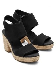 TOMS Sandały w kolorze czarnym na obcasie rozmiar: 36. Czarne sandały TOMS, bez wzorów, z otwartym noskiem, bez obcasa, na koturnie, bez zapięcia. Za 174.95 zł.
