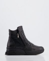 SPORTOWE BOTKI DAMSKIE 022125 BLACK. Czarne botki Venezia, bez wzorów, ze skóry, sportowe, bez obcasa, bez zapięcia. Za 299.00 zł.