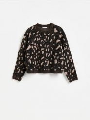 Sweter w zwierzęcy wzór - wielobarwny. Swetry Reserved, l, bez wzorów, z dzianiny, bez ramiączek. Za 139.99 zł.