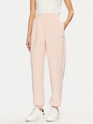 Guess Spodnie dresowe V4BB13 K7UW2 Różowy Regular Fit. Czerwone spodnie dresowe Guess, z aplikacjami, z dresówki. Za 199.99 zł.