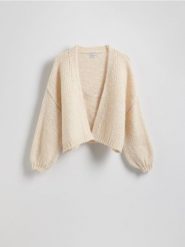Kardigan z obniżoną linią ramion - kremowy. Białe swetry Reserved, l, bez wzorów, z dzianiny, bez ramiączek. Za 139.99 zł.