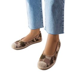 Zielone wsuwane espadryle Benedum beżowy. Brązowe espadryle bez wzorów, eleganckie, z okrągłym noskiem, bez obcasa, na płaskiej podeszwie. Za 78.89 zł.