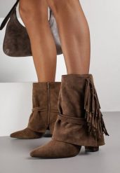 Brązowe Botki w Stylu Boho z Wywiniętą Cholewką i Frędzlami Harile. Brązowe botki Born2be, bez wzorów, z jeansu, boho, bez obcasa, na obcasie, bez zapięcia. Za 99.99 zł.