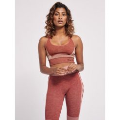 Stanik fitness cardio Hummel hmlClea. Czerwone biustonosze sportowe Hummel, bez wzorów, na fitness i siłownię. Za 161.50 zł.