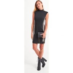 SUKIENKA ETHAN PINKO. Sukienki Pinko, bez wzorów, eleganckie, bez kołnierzyka, bez ramiączek. W wyprzedaży za 759.50 zł.