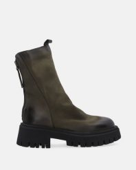 ZIELONE BOTKI Z NUBUKU BAL05 NABU VERDE. Zielone botki Venezia, bez wzorów, z nubiku, bez obcasa, bez zapięcia. Za 499.00 zł.