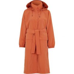 Parka z paskiem do wiązania. Czerwone płaszcze Cellbes, s, bez wzorów, bez kaptura. W wyprzedaży za 145.00 zł.