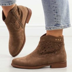 Coffee wiosenne zamszowe ażurowe botki damskie S.Barski 51-113. Brązowe botki S.BARSKI, w ażurowe wzory, z jeansu, boho, z okrągłym noskiem, bez obcasa, na obcasie, bez zapięcia. Za 219.00 zł.