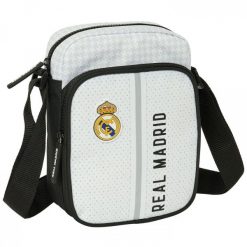 Real Madryt saszetka na ramię biały. Białe nerki i saszetki Real Madrid, bez wzorów, sportowe, bez dodatków. Za 99.00 zł.