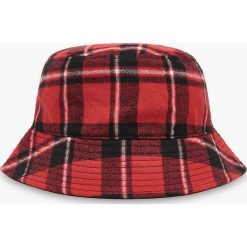 Kapelusz bucket hat - Czerwony. Czerwone kapelusze Cropp, bez wzorów. Za 49.99 zł.