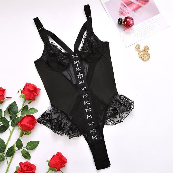 Body z haftem na specjalne okazje Kujtesa. Czarne body i gorsety Intica, bez wzorów, z materiału, bez ramiączek. Za 119.00 zł.