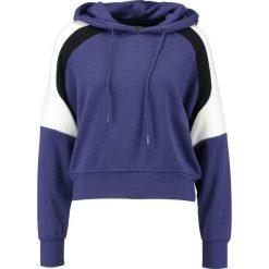 TWINTIP Bluza z kapturem dark blue. Niebieskie bluzy z kapturem marki comma casual identity, z materiału, casualowe. Za 129.00 zł.
