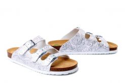 DR. BRINKMANN 700786-03 weiss, klapki damskie. Białe klapki Dr. Brinkmann, bez wzorów, bez obcasa, bez zapięcia. Za 165.67 zł.