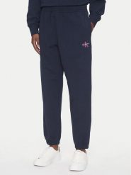 Calvin Klein Jeans Spodnie dresowe Monologo LV047B235G Granatowy Regular Fit. Niebieskie spodnie dresowe Calvin Klein Jeans, bez wzorów, z bawełny. Za 399.99 zł.