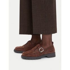Półbuty JENNY. Brązowe półbuty wsuwane Jenny, bez wzorów, bez obcasa, na płaskiej podeszwie. Za 149.99 zł.