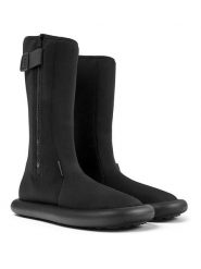 Camper Kozaki w kolorze czarnym rozmiar: 38. Czarne kozaki Camper, na zimę, bez wzorów, bez obcasa, bez zapięcia. Za 635.42 zł.