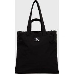 Calvin Klein Jeans torebka dwustronna kolor czarny. Czarne shopper bag Calvin Klein Jeans, bez wzorów, z jeansu, na ramię, bez dodatków. W wyprzedaży za 309.99 zł.