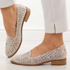 Beżowe ażurowe półbuty damskie Potocki 12320. Brązowe półbuty wsuwane POTOCKI, na lato, w ażurowe wzory, ze skóry, eleganckie, z okrągłym noskiem, bez obcasa, na obcasie. Za 169.00 zł.