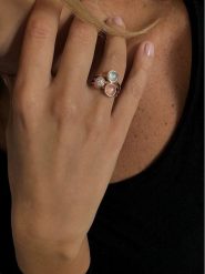 Les Petites Précieuses Pozłacany pierścionek z kamieniami szlachetnymi rozmiar: 56. Czerwone pierścionki Les Petites Précieuses, z cyrkonią, pozłacane. Za 260.99 zł.