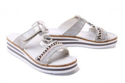 RIEKER V02M6-40 grey, klapki damskie. Szare klapki Rieker, bez wzorów, bez obcasa, na koturnie, bez zapięcia. Za 289.90 zł.