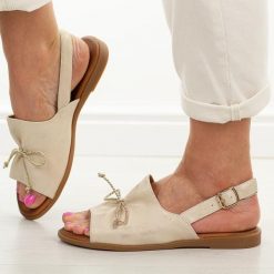 Złote skórzane płaskie sandały damskie Cambell 19387. Żółte sandały Cambell, bez wzorów, z jeansu, eleganckie, bez obcasa, na płaskiej podeszwie, bez zapięcia. Za 219.00 zł.