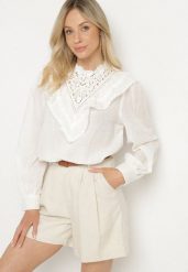 Biała Bawełniana Bluzka z Ażurowym Haftem i Falbaną Przy Dekolcie Neveine. Białe bluzki Born2be, m, w ażurowe wzory, z bawełny, boho, bez kołnierzyka, bez ramiączek. Za 69.99 zł.