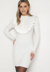 Biała Dopasowana Prążkowana Sukienka z Wiskozą i Żabotem z Haftem Nerain. Białe sukienki Born2be, na co dzień, m, bez wzorów, prążkowane, eleganckie, bez kołnierzyka, bez ramiączek, mini, dopasowane. W wyprzedaży za 67.99 zł.