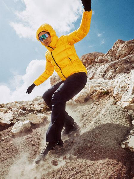 4F Kurtka puchowa trekkingowa z wypełnieniem naturalnym damska - żółta XXL. Żółte kurtki 4f, s, bez wzorów, z puchu, bez kaptura. Za 799.99 zł.