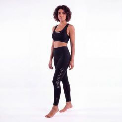 Damskie wygodne legginsy, dostępne w wielu kolorach. Czerwone legginsy R-EVENGE, bez wzorów, z materiału, sportowe, długie. Za 195.00 zł.