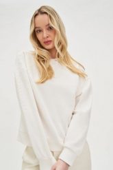 Bluza z koralikami biała. Białe bluzy MOODO, l, bez wzorów, z bawełny, bez kaptura. Za 149.99 zł.