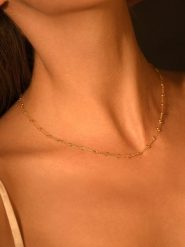 OR ÉCLAT Złoty naszyjnik "Chaine" z elementami ozdobnymi - dł. 43 cm rozmiar: onesize. Żółte naszyjniki Or Éclat, z materiału, złote. Za 1,870.99 zł.